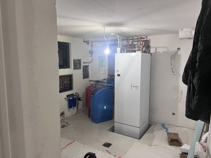 Installation d’une pompe à chaleur Mitsubishi Zubadan 10kW et plancher chauffant sur 120 m² à Chassieu (69680) dans les environs de Lyon