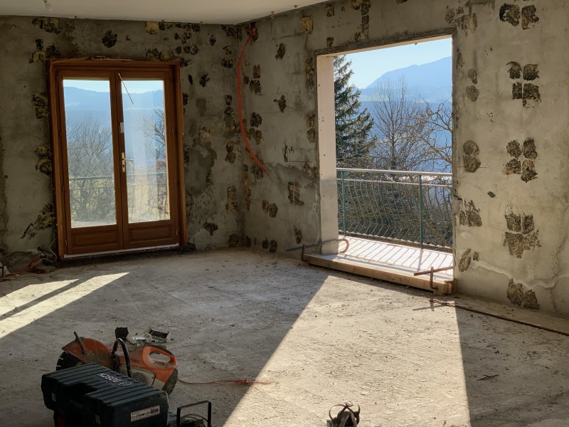 Pose de menuiseries extérieures aluminium grand vitrage avec isolation renforcée à Villeurbanne en limite de Lyon