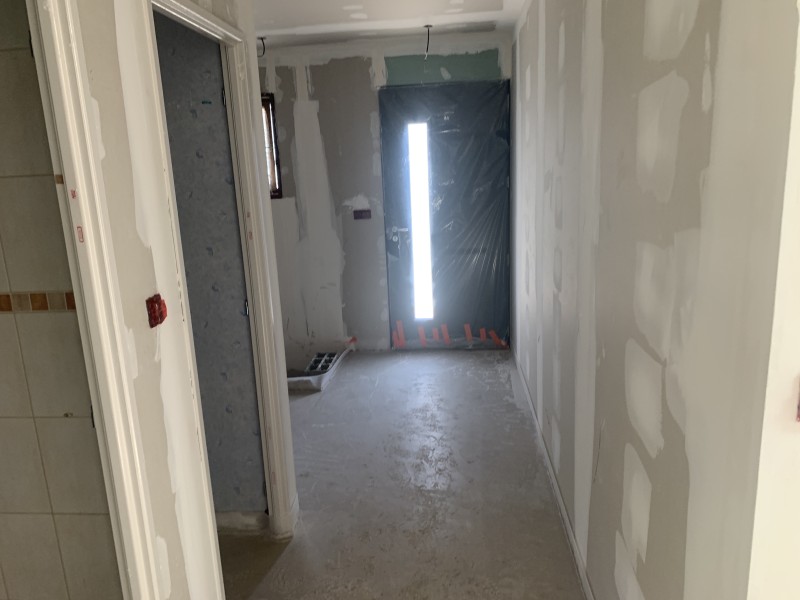 Optimisation thermique des murs avec GR32 et plafonds Placostil dans une maison à Saint-Genis-Pouilly