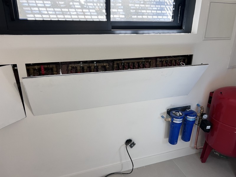 Installation d’une pompe à chaleur Mitsubishi Zubadan 10kW et plancher chauffant sur 120 m² à Chassieu (69680) dans les environs de Lyon