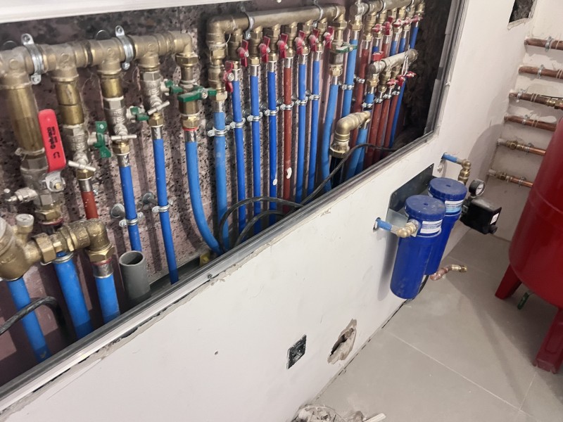 Installation d’une pompe à chaleur Mitsubishi Zubadan 10kW et plancher chauffant sur 120 m² à Chassieu (69680) dans les environs de Lyon