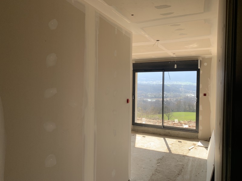 Pose de menuiseries extérieures aluminium grand vitrage avec isolation renforcée à Villeurbanne en limite de Lyon