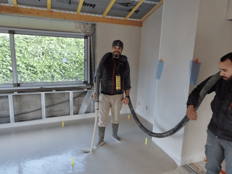 Mousse polyuréthane projetée dans une maison dans le Pays de Gex