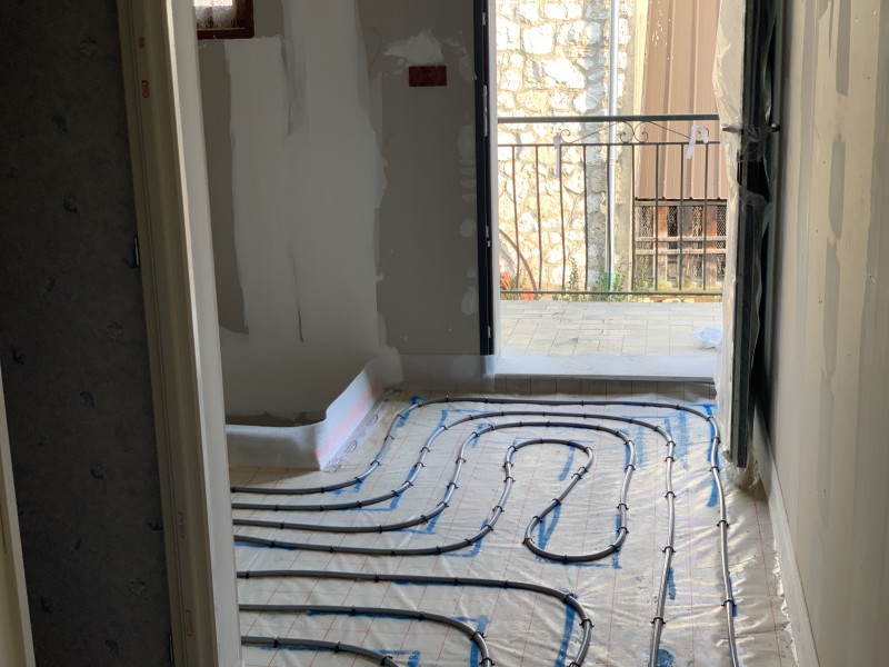 Installation d’un plancher chauffant sur 120 m² et d’une pompe à chaleur Daikin air/eau à Saint-Genis-Pouilly