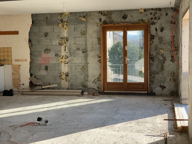 Pose de menuiseries extérieures aluminium grand vitrage avec isolation renforcée à Villeurbanne en limite de Lyon