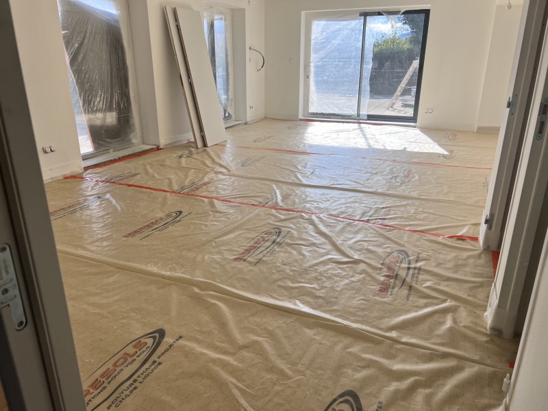 Installation d’une pompe à chaleur Mitsubishi Zubadan 10kW et plancher chauffant sur 120 m² à Chassieu (69680) dans les environs de Lyon