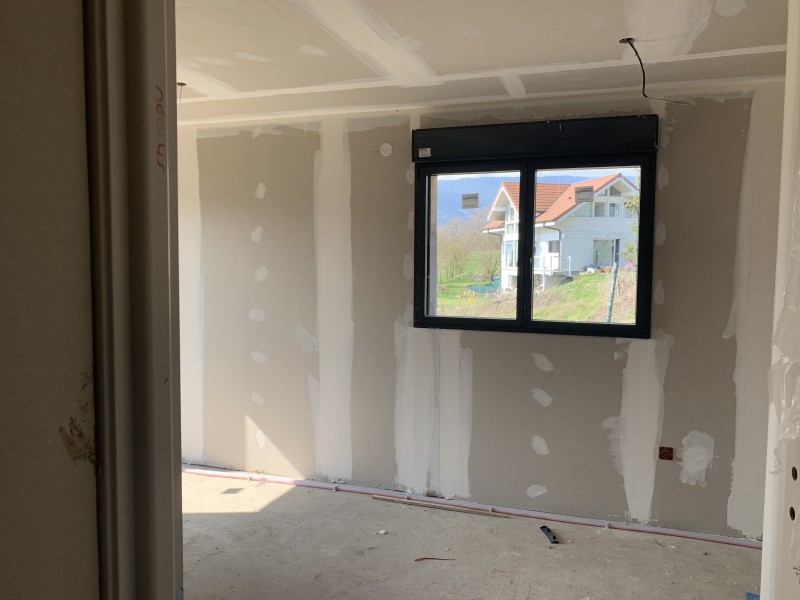 Pose de menuiseries extérieures aluminium grand vitrage avec isolation renforcée à Villeurbanne en limite de Lyon