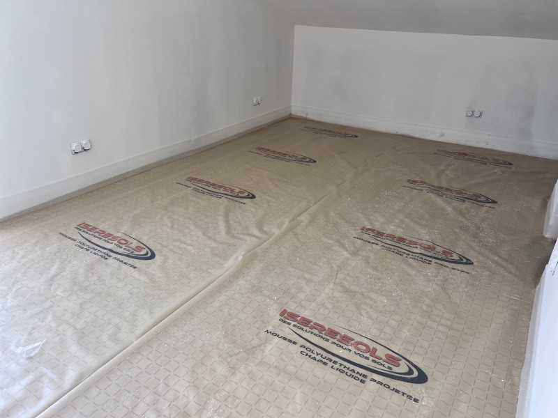 Installation d’une pompe à chaleur Mitsubishi Zubadan 10kW et plancher chauffant sur 120 m² à Chassieu (69680) dans les environs de Lyon