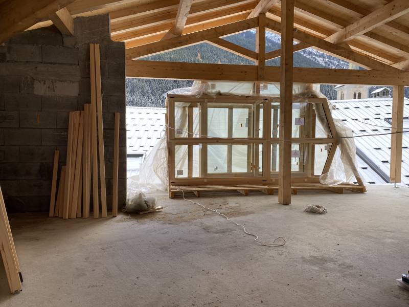 Installation de menuiserie bois pour chalet en haute montagne