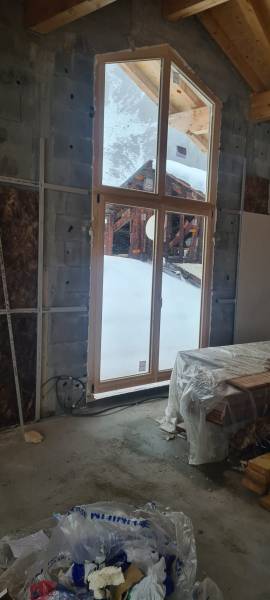 Porte fenetre dans un chalet à Champagny en Vanoise