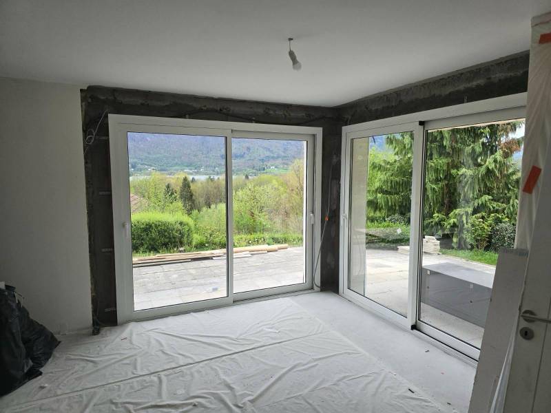 Pose de menuiseries extérieures dans une maison à Lyon 