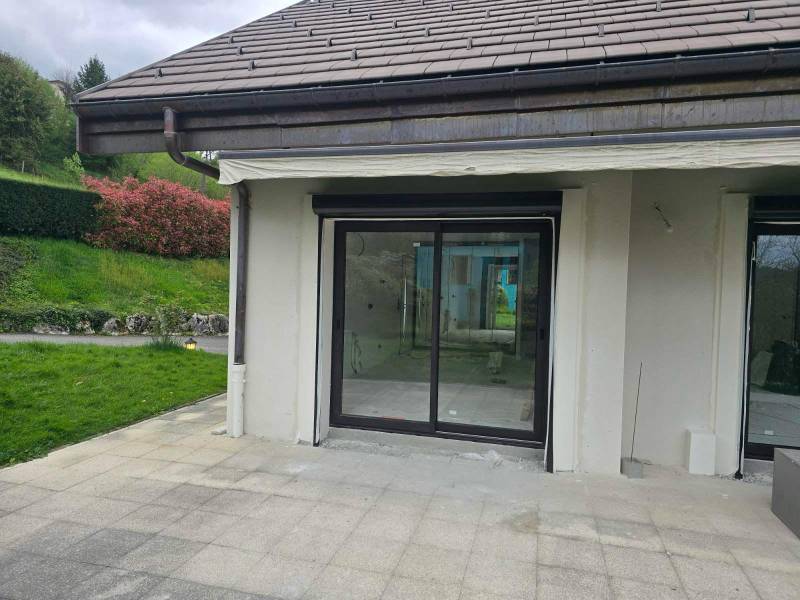 Baie vitrée coulissante installée dans une maison à Lyon 