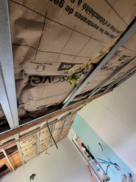 Isolation des combles et pose de velux pour améliorer l'efficacité énergétique à Meyzieu