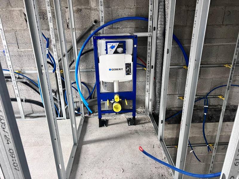 Avant/Après mise en place d'un WC suspendu à Douvaine