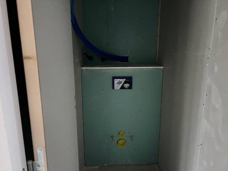 Avant/Après habillage d'un WC suspendu GEBERIT à Douvaine