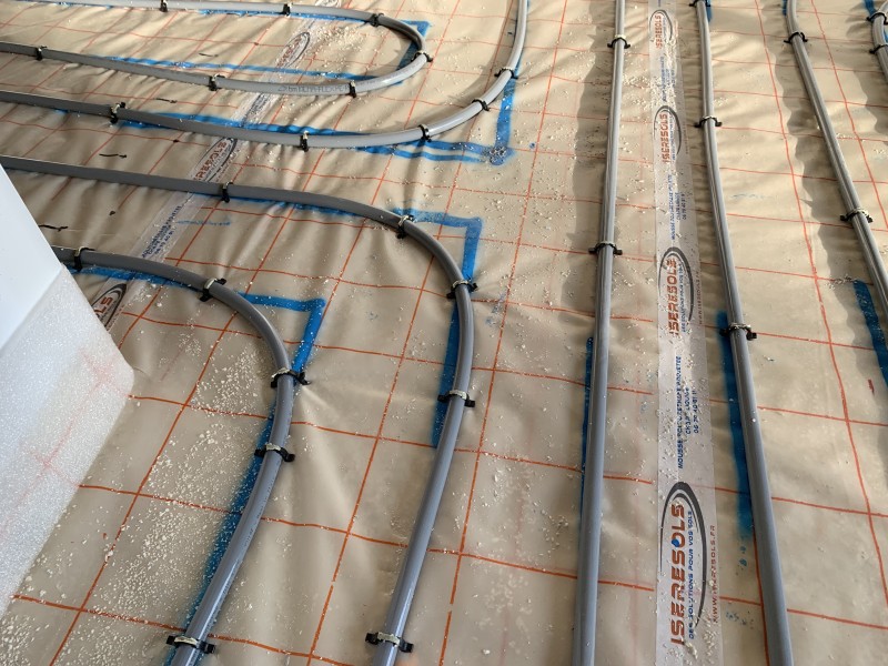 Installation d’un plancher chauffant sur 120 m² et d’une pompe à chaleur Daikin air/eau à Saint-Genis-Pouilly