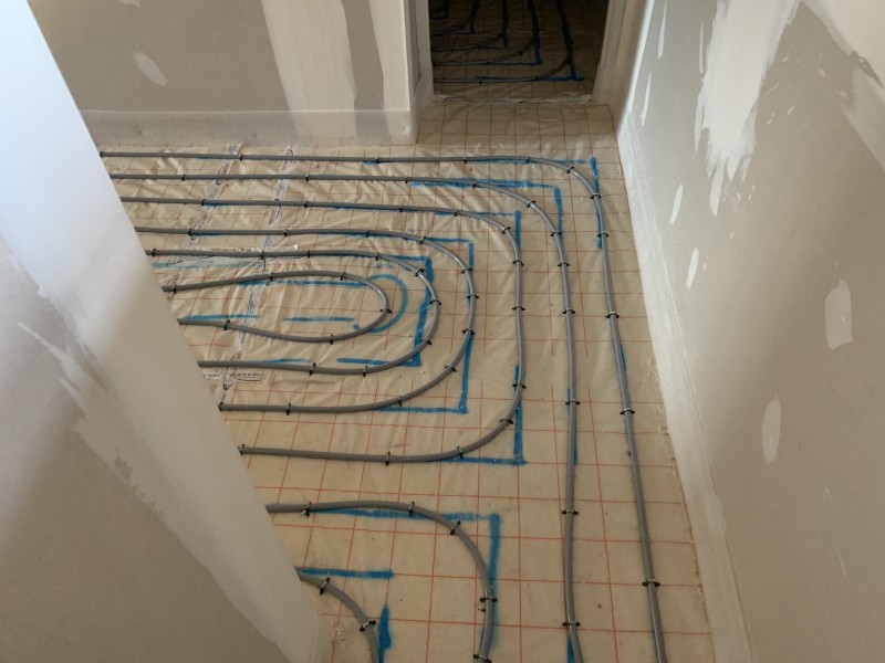 Installation d’un plancher chauffant sur 120 m² et d’une pompe à chaleur Daikin air/eau à Saint-Genis-Pouilly