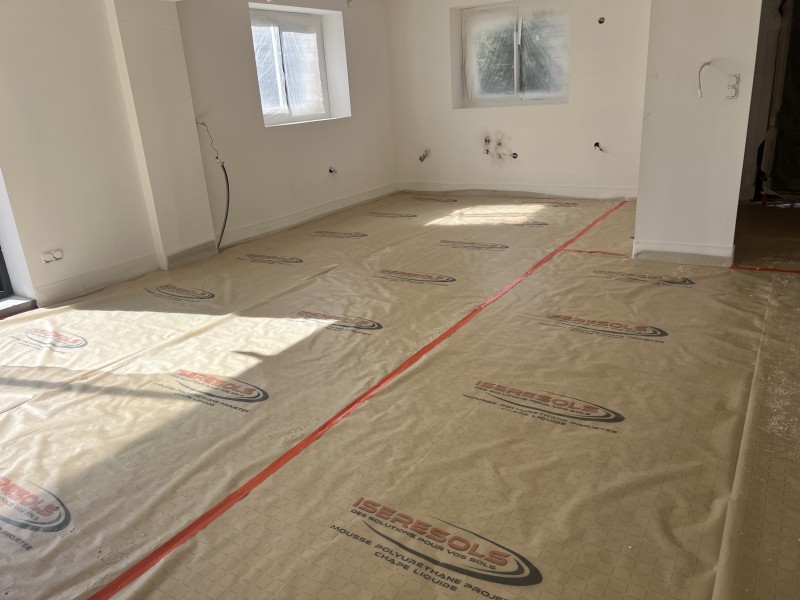 Installation d’une pompe à chaleur Mitsubishi Zubadan 10kW et plancher chauffant sur 120 m² à Chassieu (69680) dans les environs de Lyon