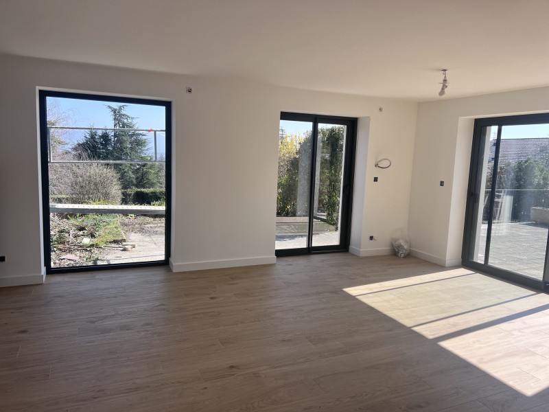 Changer ses menuiseries extérieures à Lyon : un investissement essentiel pour le confort, la sécurité et les économies d'énergieres à Lyon et sa région.